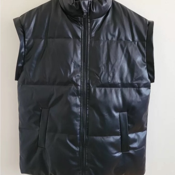 NEW ARRIVAL!!💫CASA B| Cap Sleeve Vegan Leather Long Oversized Puffer Vest - Picture 12 of 14